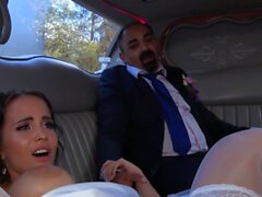 VIP4K. La sposa consente al marito di guardarla con il culo segnato