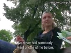 Het amatör tjeckiska flicka plockas upp på gatan knullade och payed