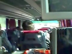 Rubia de serbias chupe polla en el autobús