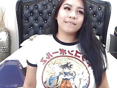 19 slut asiatica e sinuosa Jasmine si diverte con il cazzo