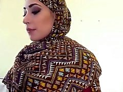 ragazza araba ottiene la sua figa pelosa scopata