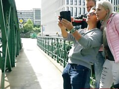 STREET FLIRT - Petite blonde teen anal Dreier holen