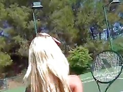 Topless теннис с Дэни Daniels & Cherie Девилле