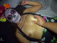 Halloween-Party endet hardcore für diese Teen latina (New 15. Januar 2021!) - Sunporno