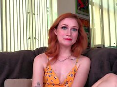 Redhead Dirty Talk Teen succhia il cazzo POV