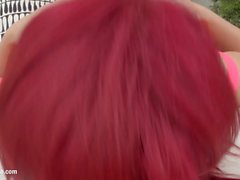 Primecups Rött hår retas med i hennes utomordentliga dildo play samt