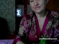 Hot mature mature russe Elena joue sur skype