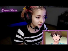 18yo youtuber devient excitée en regardant hentai pendant le ruisseau et se masturbe - Emma Fiore