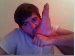 Geraden Typen die Füße auf Webcam zu # fünf