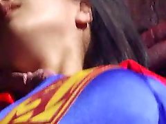 Supergirl gangbanged de tentáculos de !