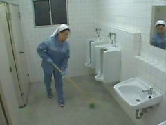 Asiatischer Krankenschwester und Cleaning Lady Hilfe Ein Selbsthilfe Jerk Off