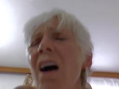 La abuela húngara ama ser follada