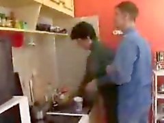 Corné MILF russe se fait baiser par quartier étudiant mince