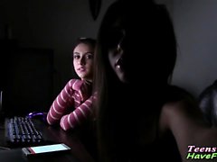 Los adolescentes de Facialized intercambian el cum