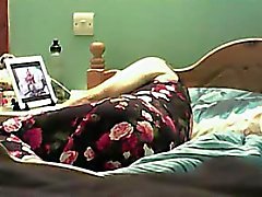 Schlafzimmer Masturbation MILF Struppi über Spion Kamera