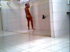 Brasilialaine nykiminen pois julkisesti suihkua