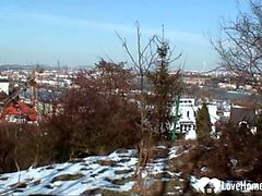 Coño lamiendo y embistiendo mientras está al aire libre