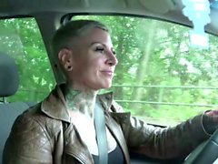 scout allemand - séduire le tatouage du chat milf à l'anal lors du casting