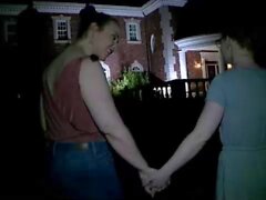 Lesbianas de mentalidad sucia, Amy y Violet están haciendo el amor en medio de la noche - SunPorno sin censura