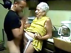 Storico Granny viene scopata da un giovane tirante